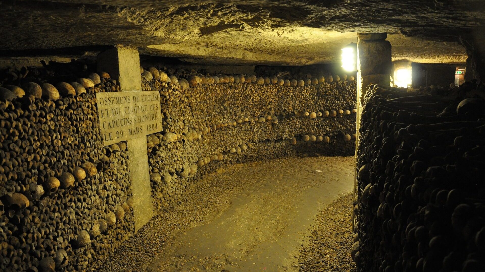 Katakomben. das Gebeinhaus von Paris.